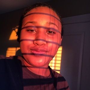 Meet your Posher, Chanel